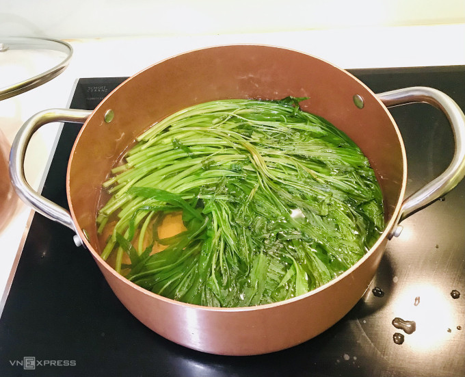 Shark Bình gây tranh cãi khi khoe được Phương Oanh đãi món 'rồng xanh búi tó'- Ảnh 11.