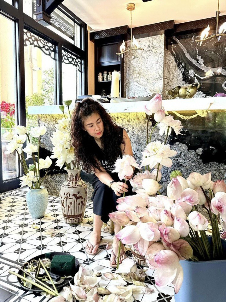 Diễn viên Kim Thư từ