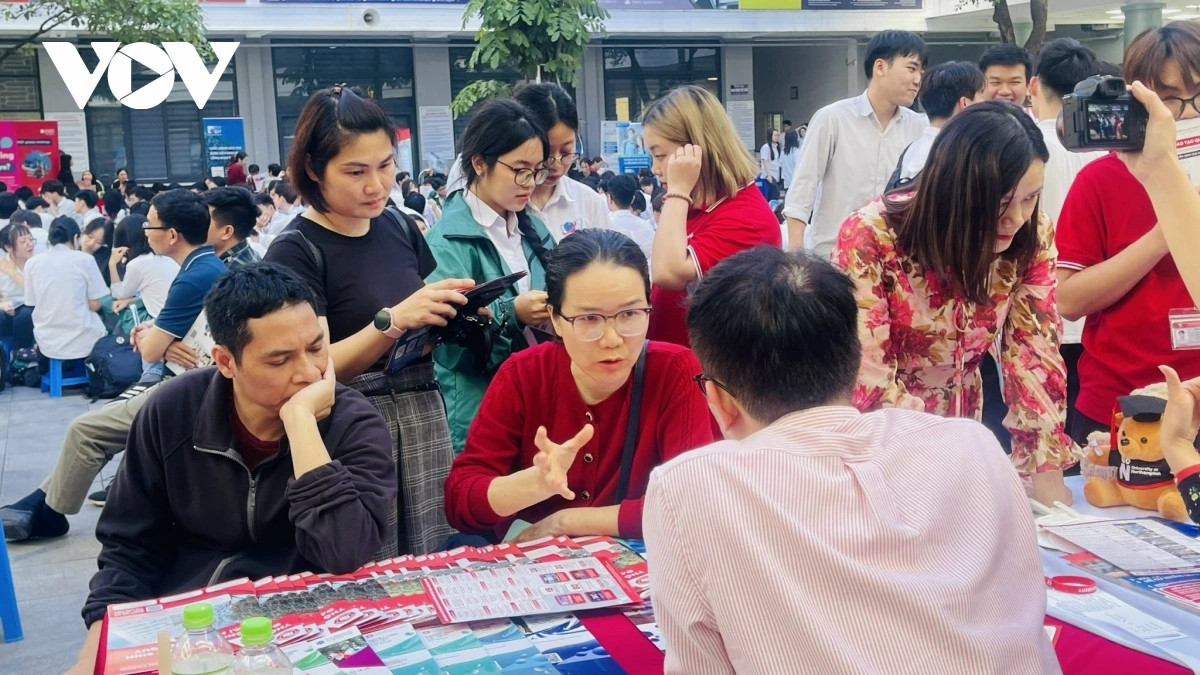 bung no to hop xet tuyen co hoi rong mo hay ap luc dinh huong hinh anh 1