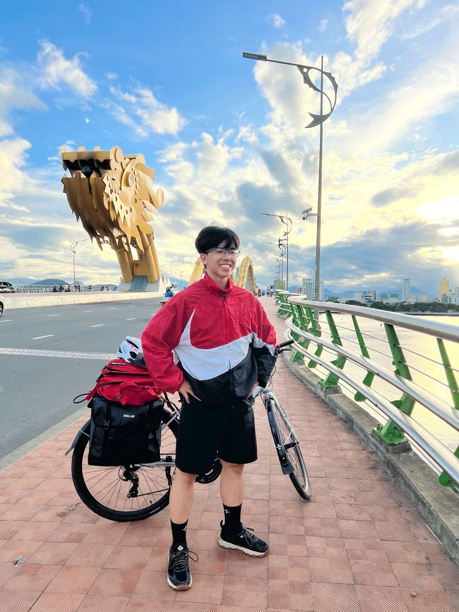 Chàng trai gen Z đạp xe từ TP.HCM ra Hà Nội đón lễ Quốc khánh 2/9 gây sốt mạng - 7