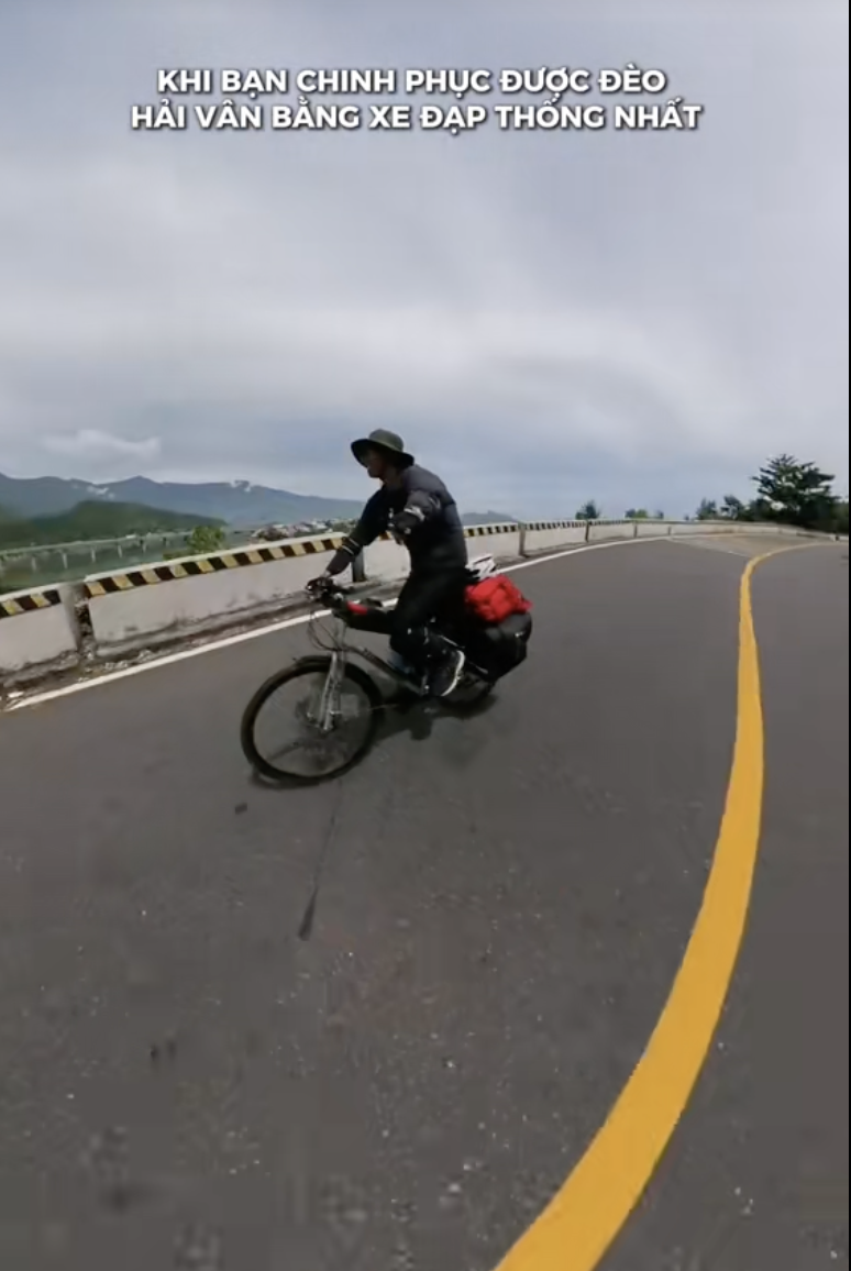 Chàng trai gen Z đạp xe từ TP.HCM ra Hà Nội đón lễ Quốc khánh 2/9 gây sốt mạng - 4