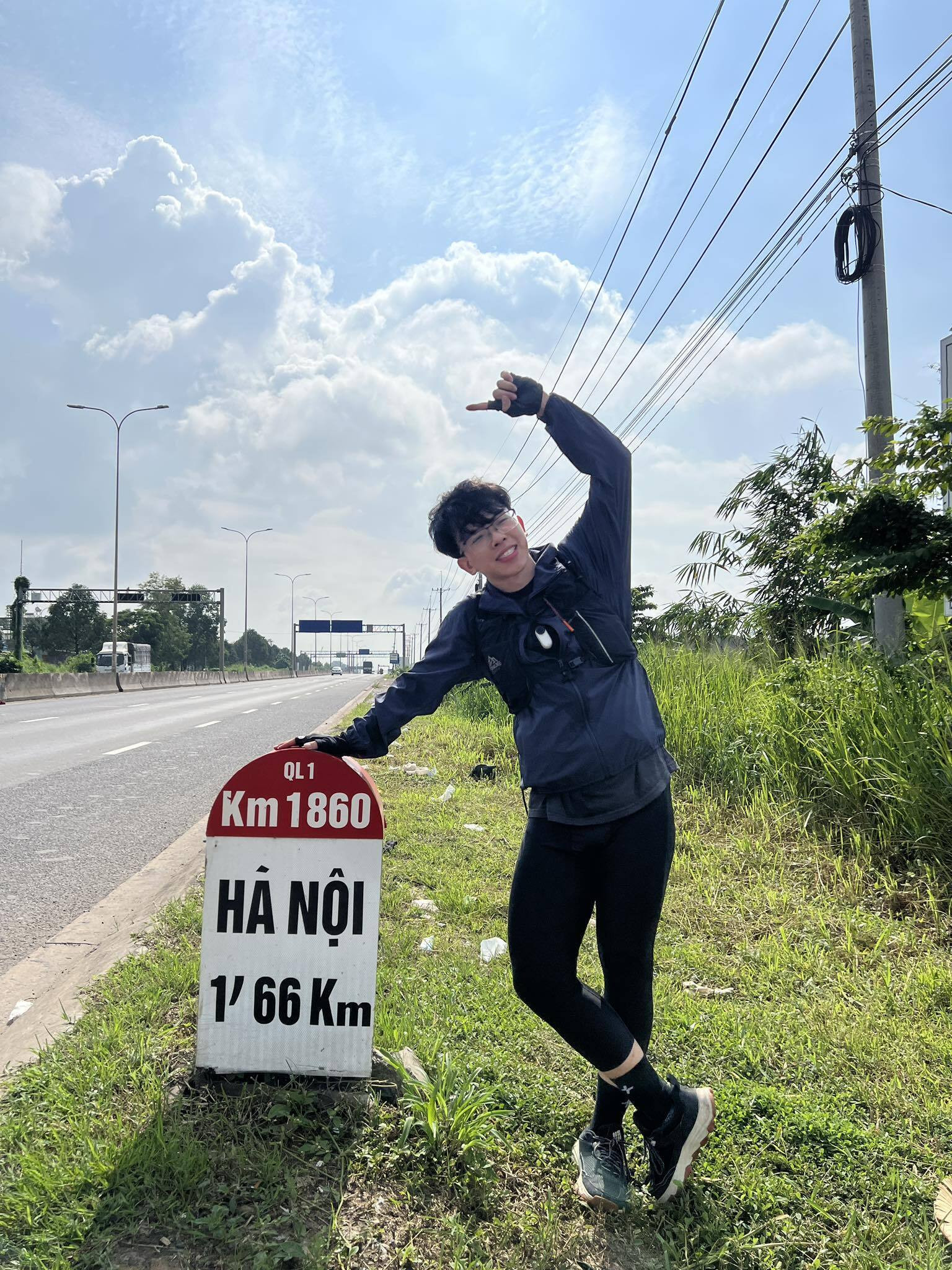 Chàng trai gen Z đạp xe từ TP.HCM ra Hà Nội đón lễ Quốc khánh 2/9 gây sốt mạng - 11