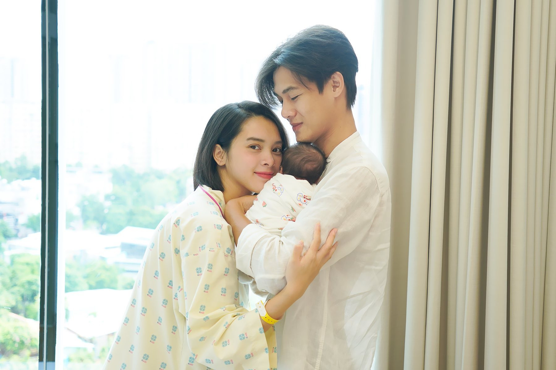 Quỳnh Lương sinh con gái cho chồng thiếu gia nhan sắc đi đẻ đẹp cỡ nào