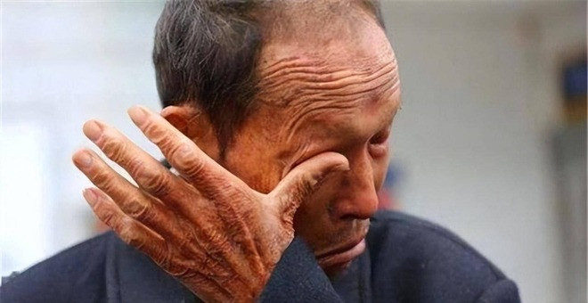 Tuổi già kiệt quệ của cụ ông 70 tuổi vì con cháu 'gặm nhấm' không buông- Ảnh 1.