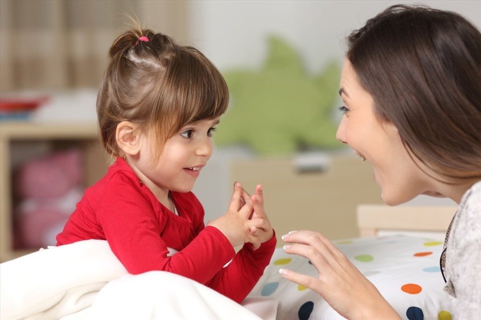 4 câu hỏi 'nghe ngớ ngẩn' nhưng chỉ trẻ thông minh mới hay hỏi: Cha mẹ đừng vội gạt đi - Ảnh 2.
