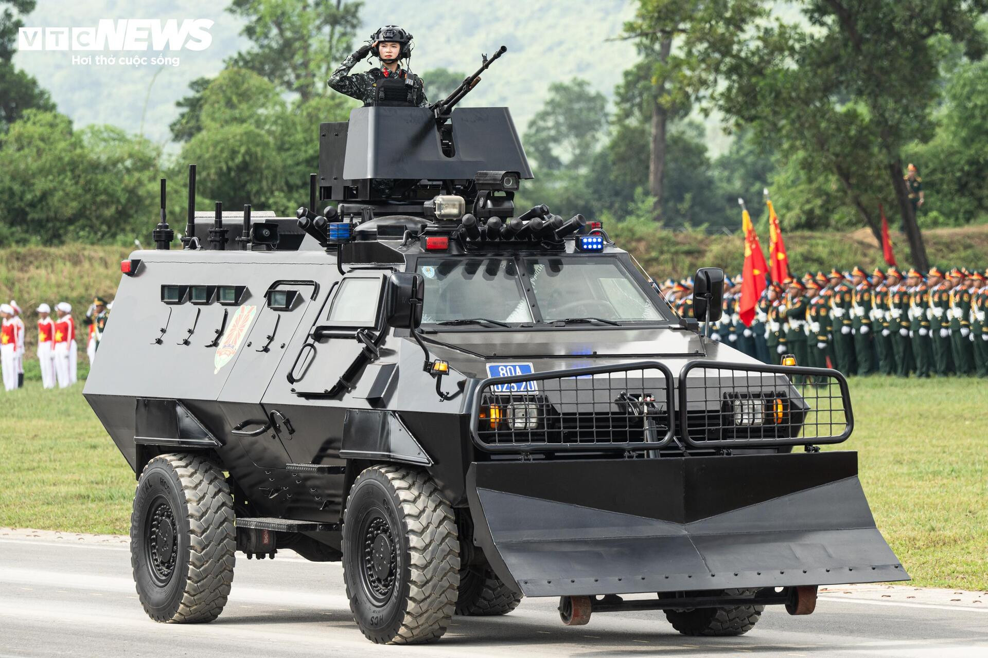 ‘Chiến binh thép’ chống khủng bố lần đầu hợp luyện diễu binh mừng Quốc khánh 2/9 - 6
