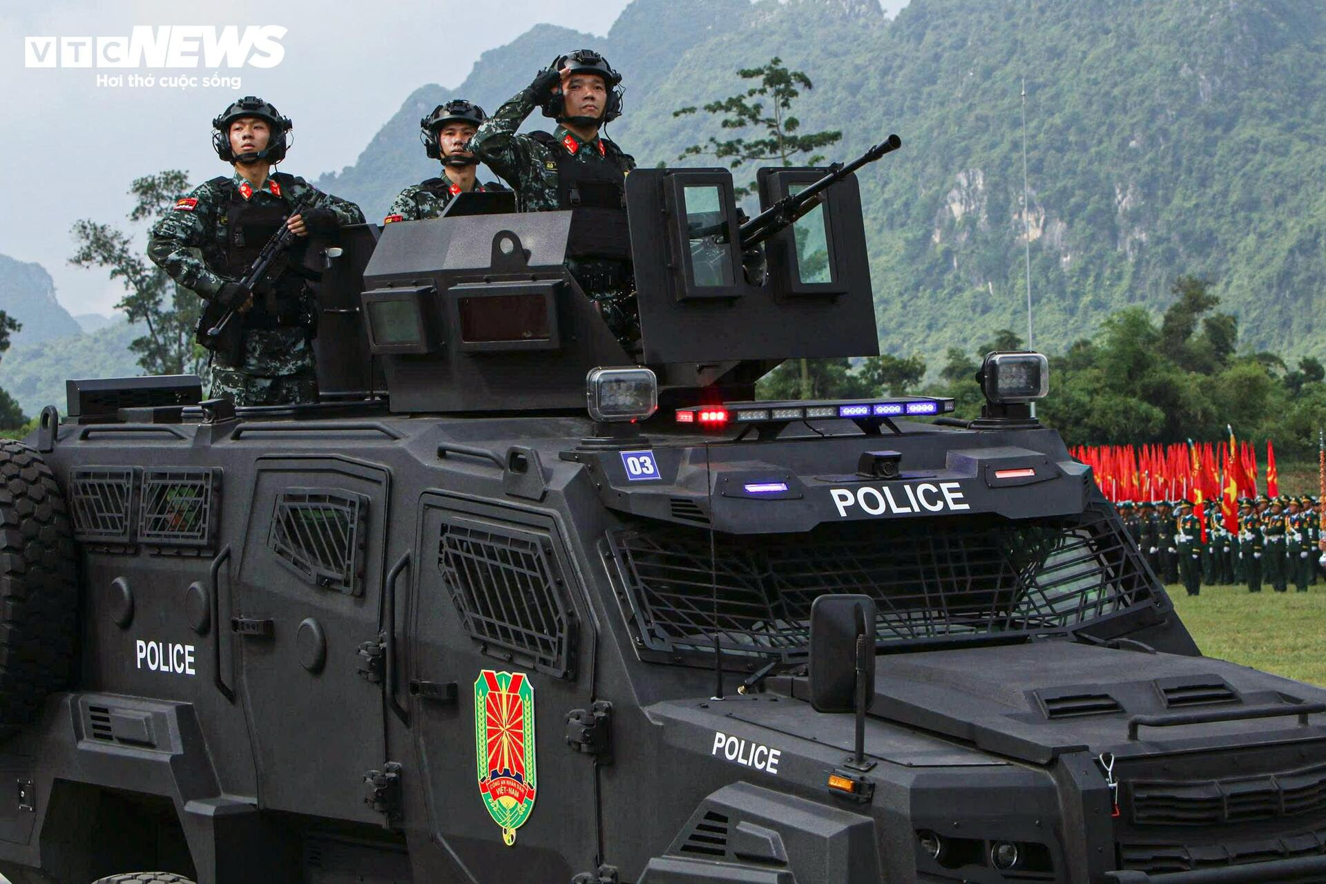 ‘Chiến binh thép’ chống khủng bố lần đầu hợp luyện diễu binh mừng Quốc khánh 2/9 - 4
