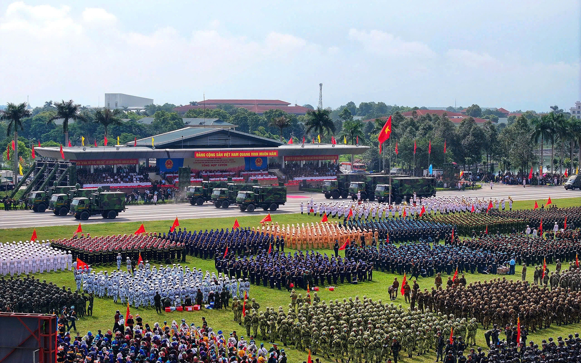 ‘Chiến binh thép’ chống khủng bố lần đầu hợp luyện diễu binh mừng Quốc khánh 2/9 - 1