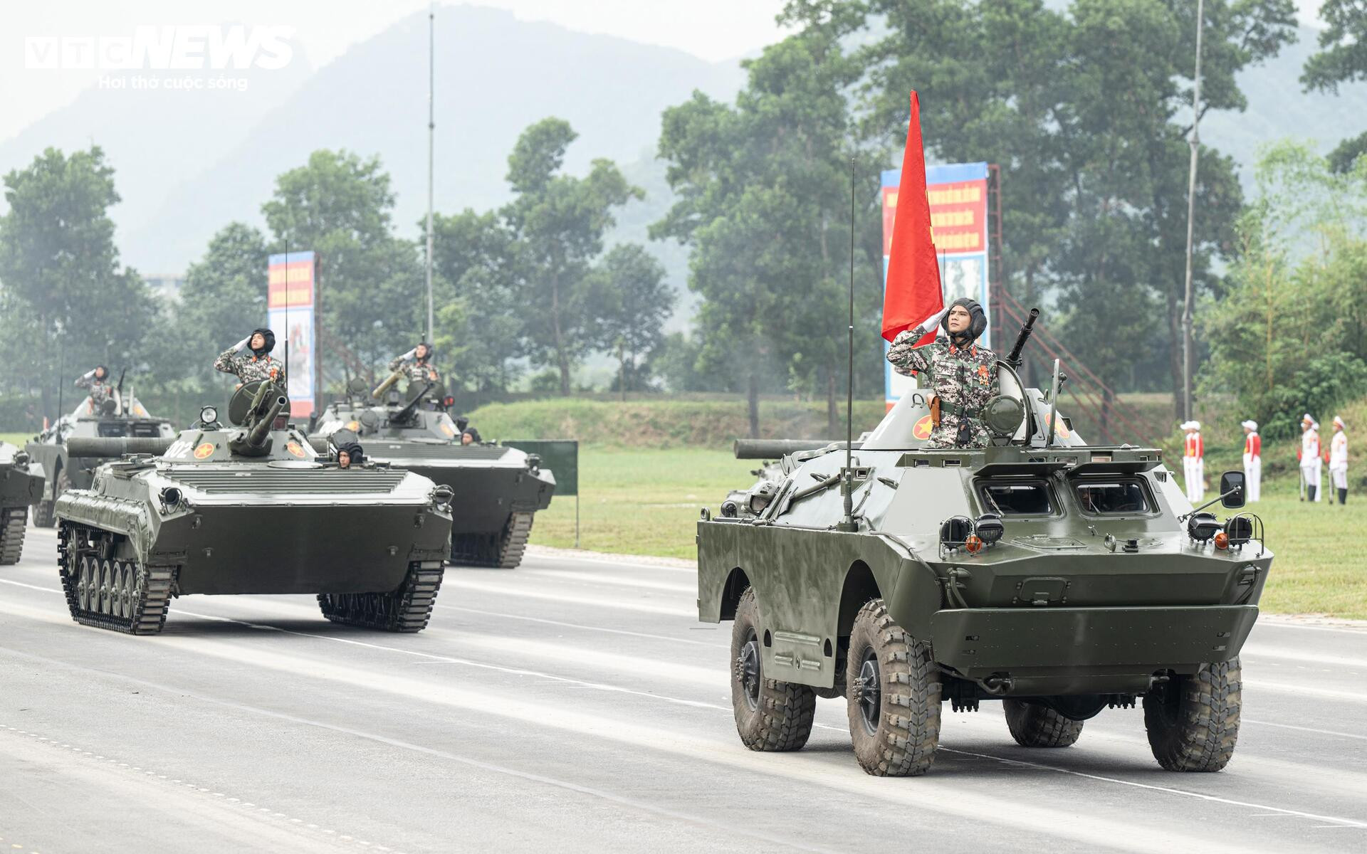 ‘Chiến binh thép’ chống khủng bố lần đầu hợp luyện diễu binh mừng Quốc khánh 2/9 - 15