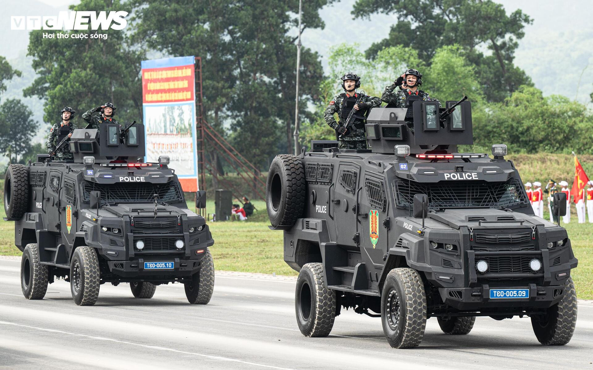 ‘Chiến binh thép’ chống khủng bố lần đầu hợp luyện diễu binh mừng Quốc khánh 2/9 - 2