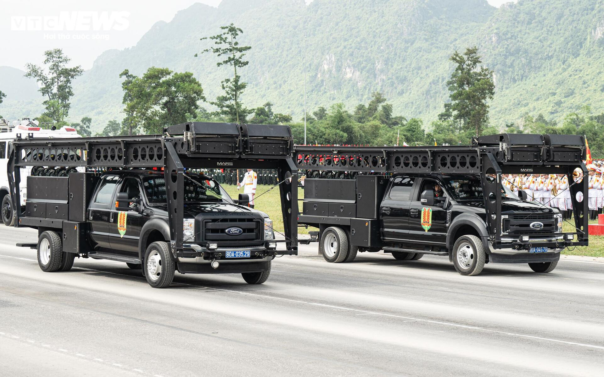 ‘Chiến binh thép’ chống khủng bố lần đầu hợp luyện diễu binh mừng Quốc khánh 2/9 - 8