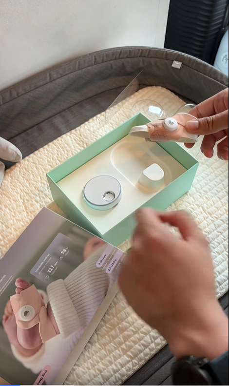 Có gì đặc biệt ở đôi tất công nghệ Huy Trần chi 10 triệu đồng mua cho con gái - Ảnh 1.