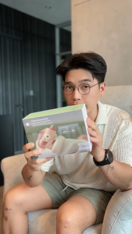 Có gì đặc biệt ở đôi tất công nghệ Huy Trần chi 10 triệu đồng mua cho con gái - Ảnh 2.