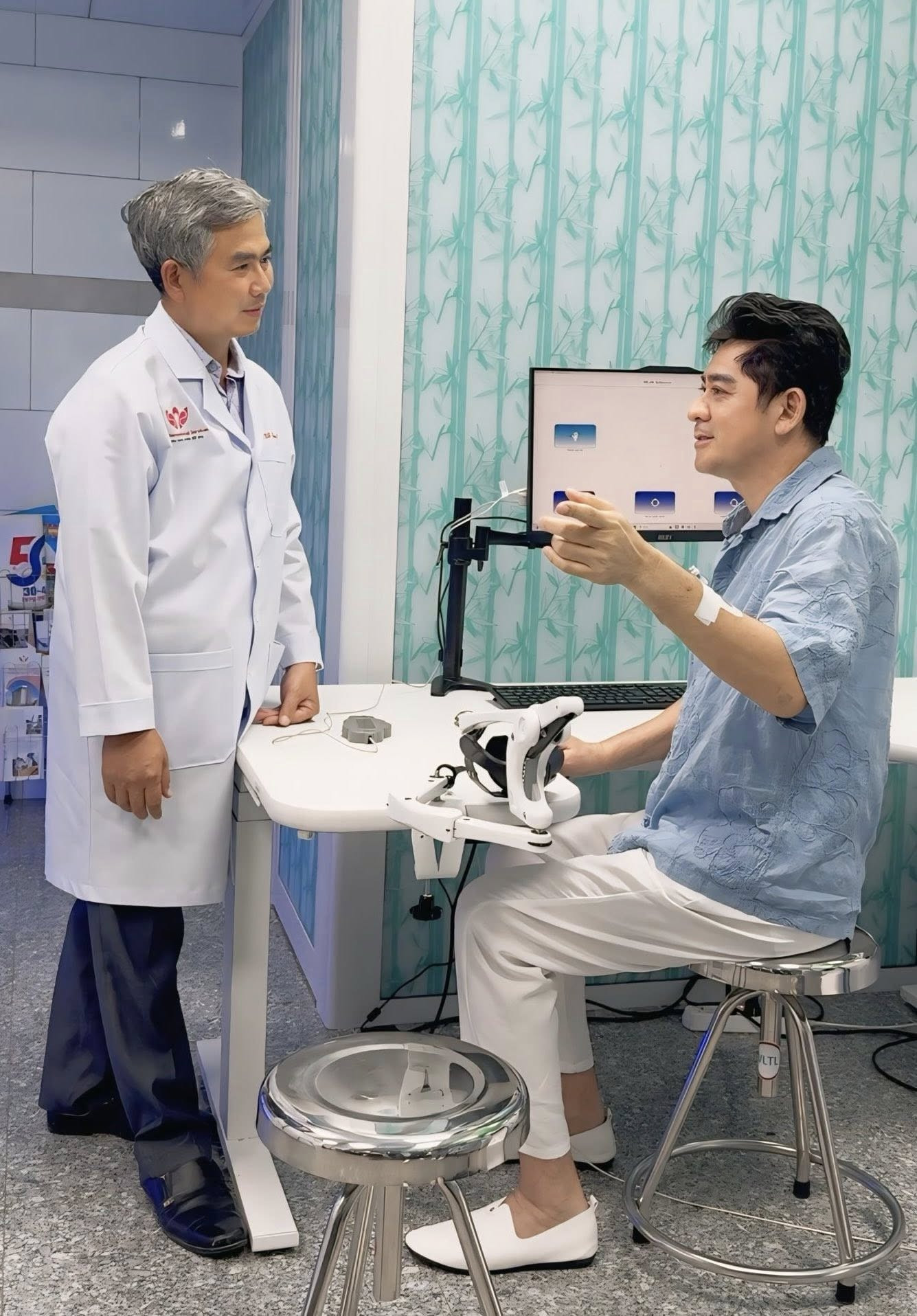 Diễn viên Huỳnh Anh Tuấn lộ diện sau đột quỵ, nhận nhiều lời chúc- Ảnh 1.