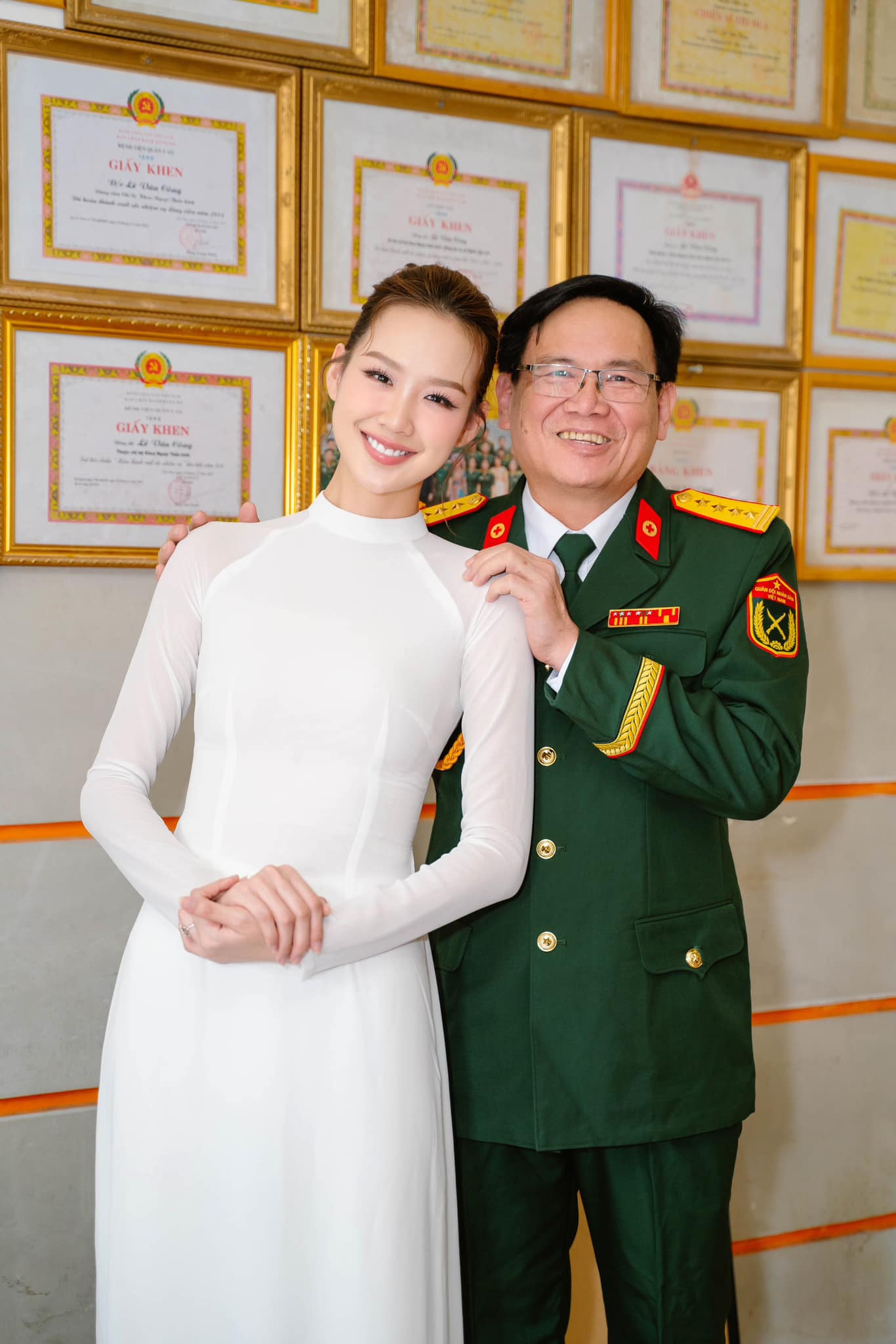 Gia thế nàng hậu quê Cần Thơ thi Miss World: Bố là đại tá, mẹ bác sĩ- Ảnh 4.