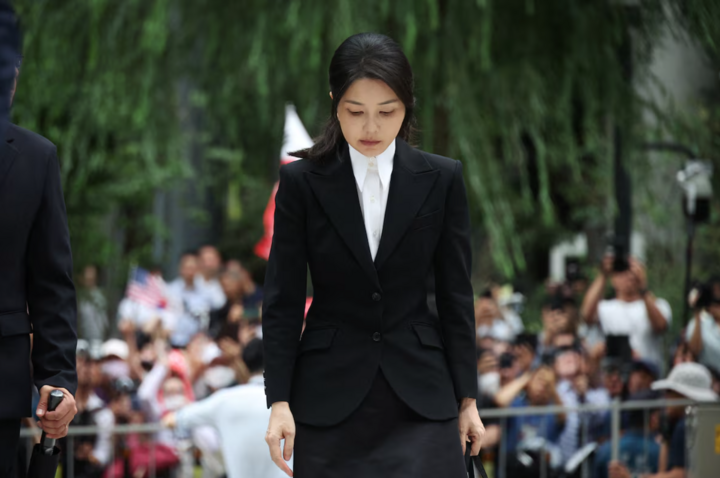 Bà Kim Keon Hee đến một phiên tòa. (Ảnh: Reuters)