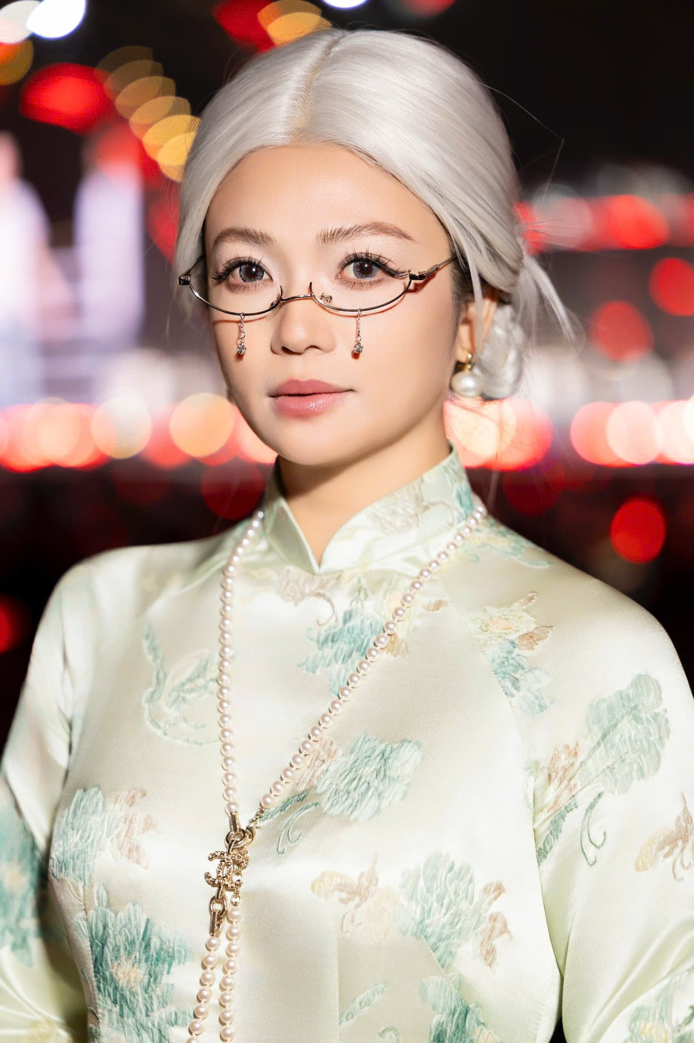 Nữ diễn viên VTV quê Thái Nguyên gây bất ngờ với tạo hình 'bà già slay'- Ảnh 1.