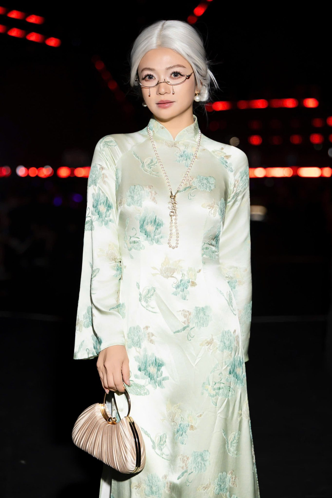 Nữ diễn viên VTV quê Thái Nguyên gây bất ngờ với tạo hình 'bà già slay'- Ảnh 2.