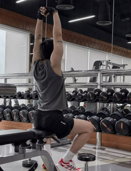 Nghi vấn Sơn Tùng mặc lại áo đôi với Thiều Bảo Trâm còn khéo che mắt dân mạng nhờ 1 chi tiết