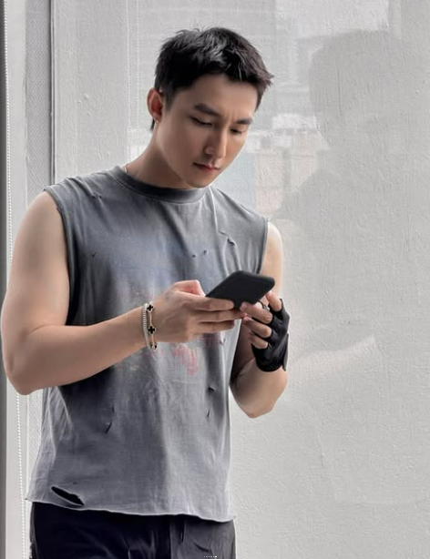 Nghi vấn Sơn Tùng mặc lại áo đôi với Thiều Bảo Trâm còn khéo che mắt dân mạng nhờ 1 chi tiết