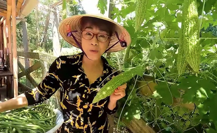 'Cô đào ngậm kẹo' làm mẹ đơn thân ở tuổi 21, U70 hạnh phúc bên chồng Việt kiều - 3