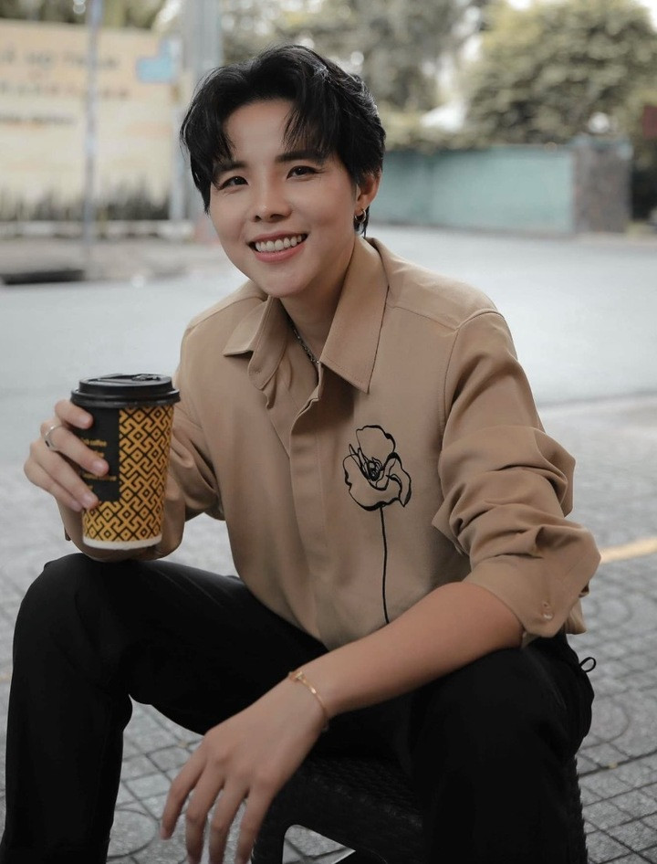 Giọng ca sinh năm 1992 ngày càng gây ấn tượng bởi vẻ ngoài cuốn hút. Hình ảnh của Vũ Cát Tường hiện tại nhận được phản hồi tích cực của khán giả.