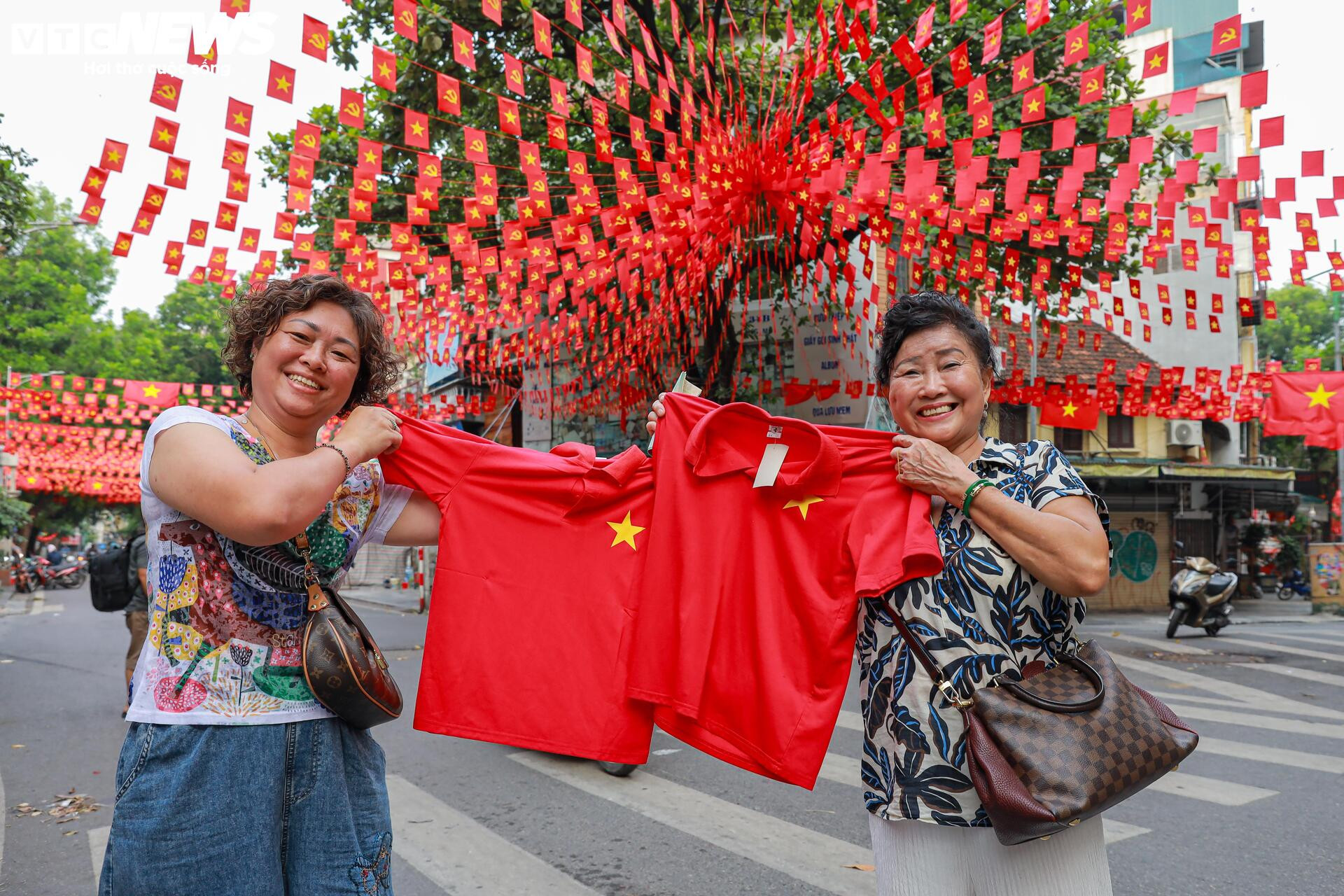 Phố phường Hà Nội rợp sắc cờ đỏ sao vàng, hướng về ngày Quốc khánh 2/9 - 10