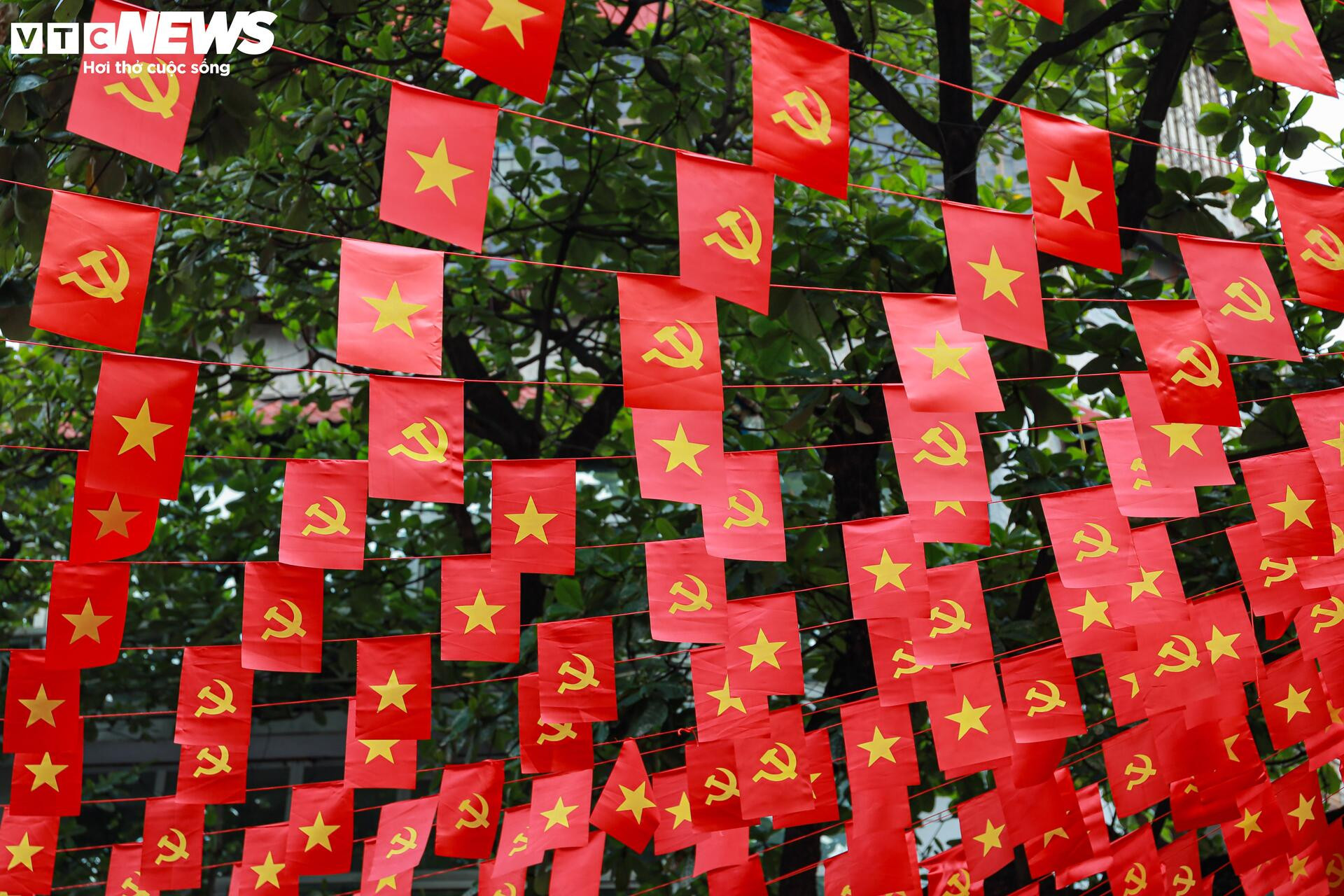Phố phường Hà Nội rợp sắc cờ đỏ sao vàng, hướng về ngày Quốc khánh 2/9 - 7