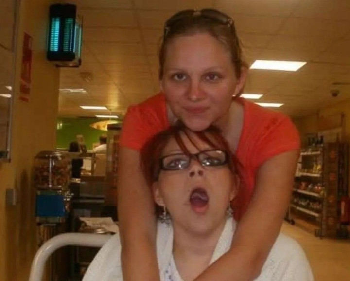 Nicola (dưới) gặp nhiều vấn đề sau khi sống sót.