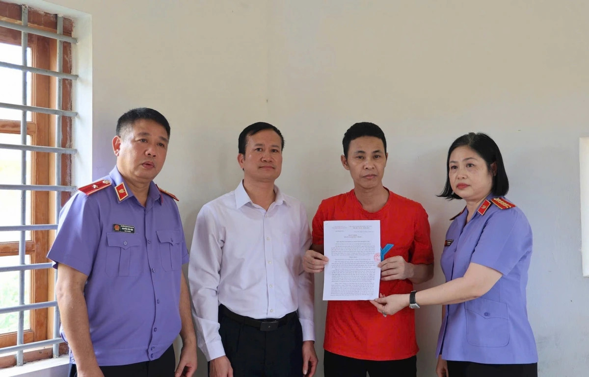 vu an ga loi trang chua ro danh tinh nguoi bit khau trang, chuyen tien mua ga hinh anh 1