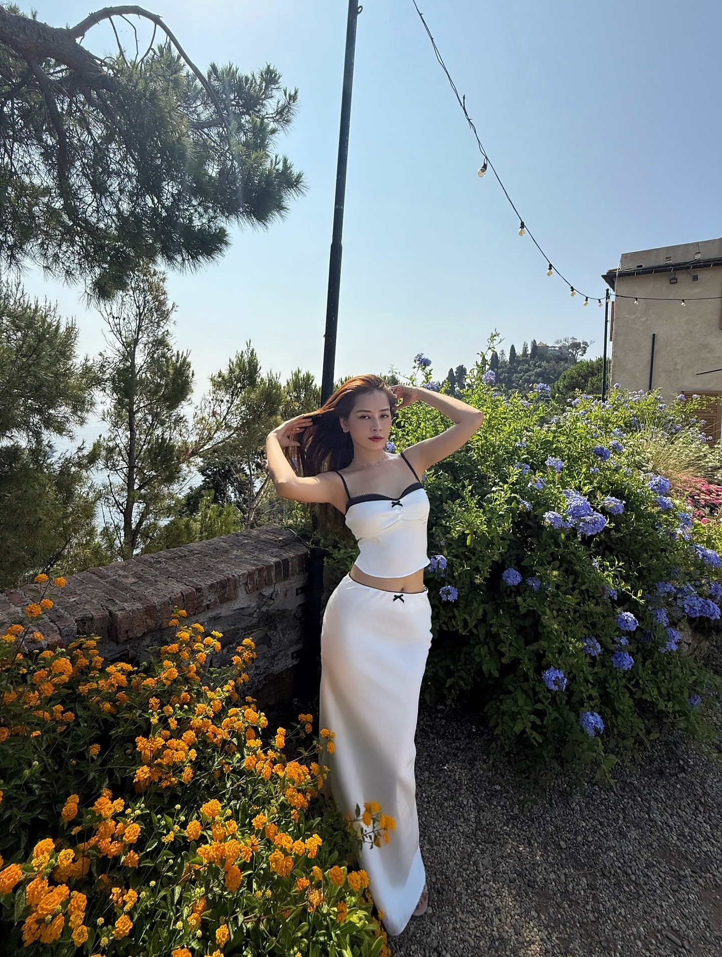 Chi Pu nổi bật với gu thời trang từ Việt Nam đến thảm đỏ quốc tế- Ảnh 5.