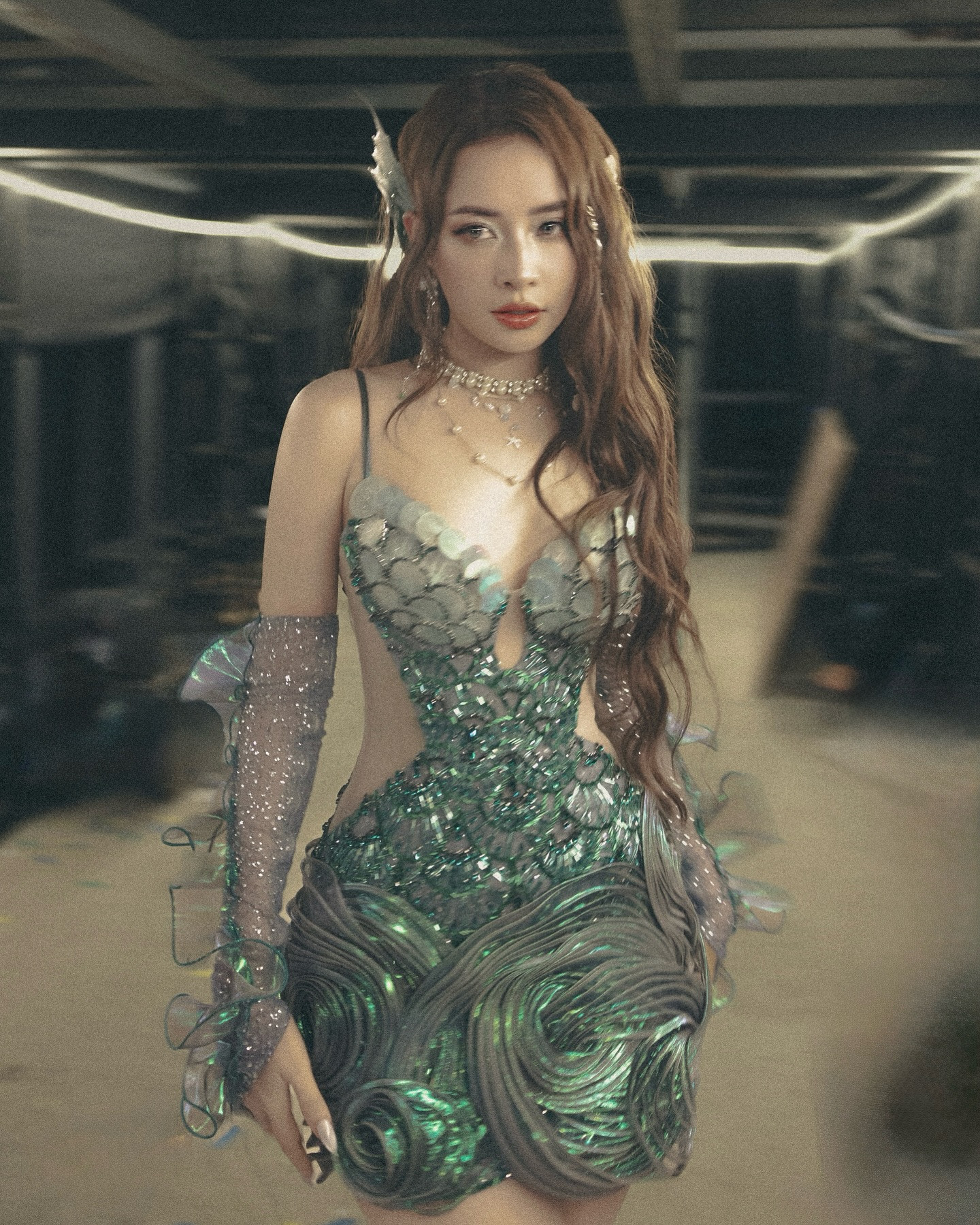 Chi Pu nổi bật với gu thời trang từ Việt Nam đến thảm đỏ quốc tế- Ảnh 3.