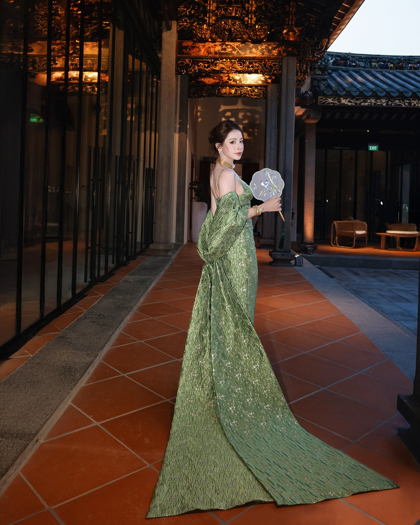 Chi Pu nổi bật với gu thời trang từ Việt Nam đến thảm đỏ quốc tế- Ảnh 2.