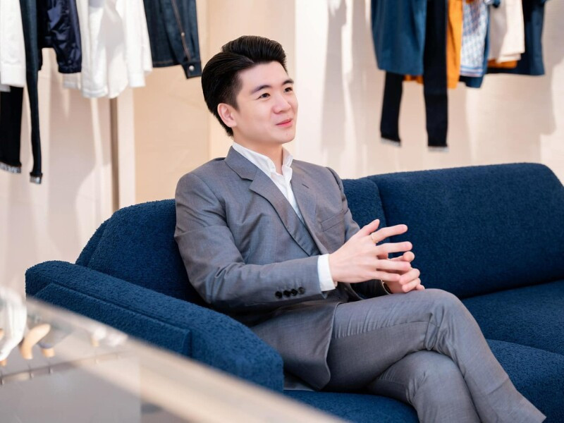 Anh chồng Đỗ Mỹ Linh lần đầu để lộ cận gương mặt con gái thứ 3