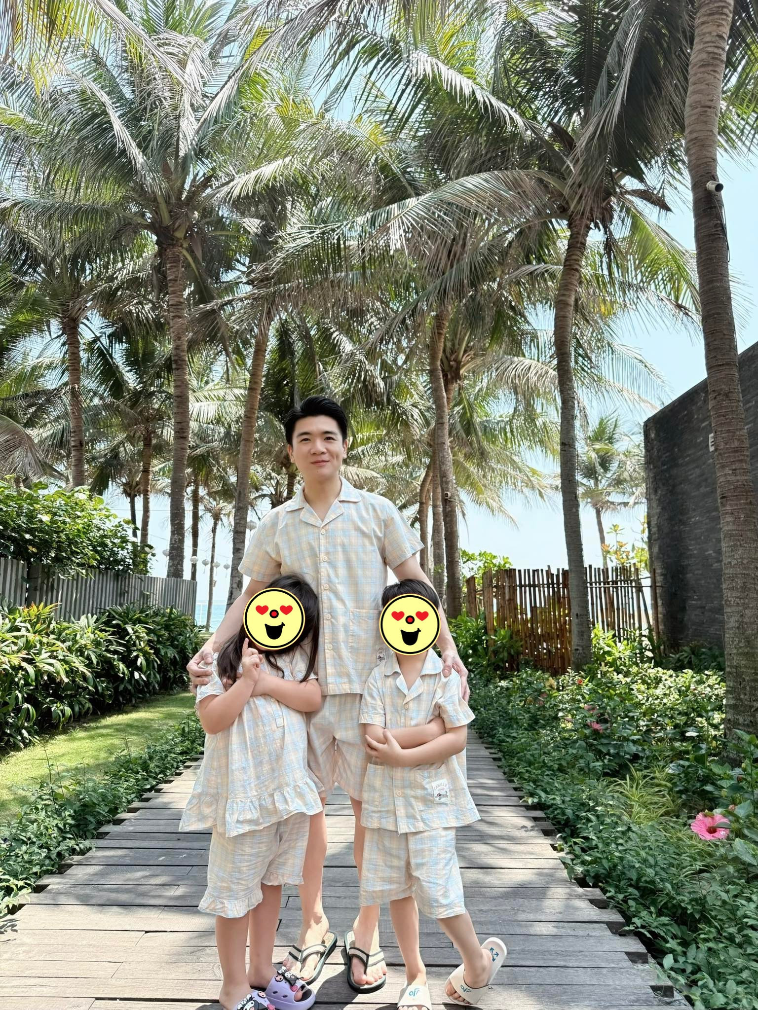 Anh chồng Đỗ Mỹ Linh lần đầu để lộ cận gương mặt con gái thứ 3