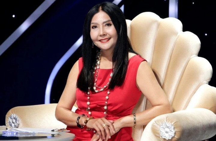 Danh ca Họa Mi vẫn trẻ đẹp ở tuổi 70.