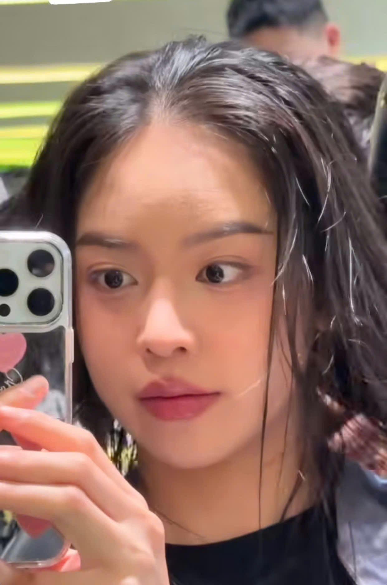 Hoa hậu Thanh Thủy  sau nhiều lần bị mái tóc phong ấn nhan sắc