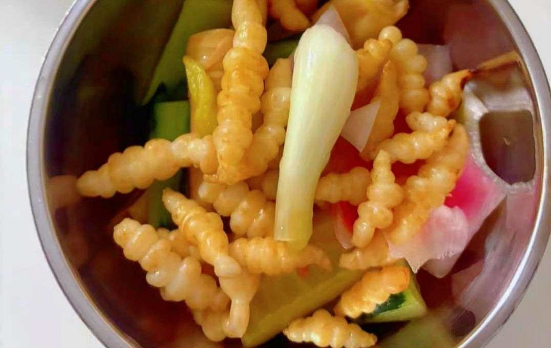 Rễ cây dại trông như con sâu không ngờ quý như