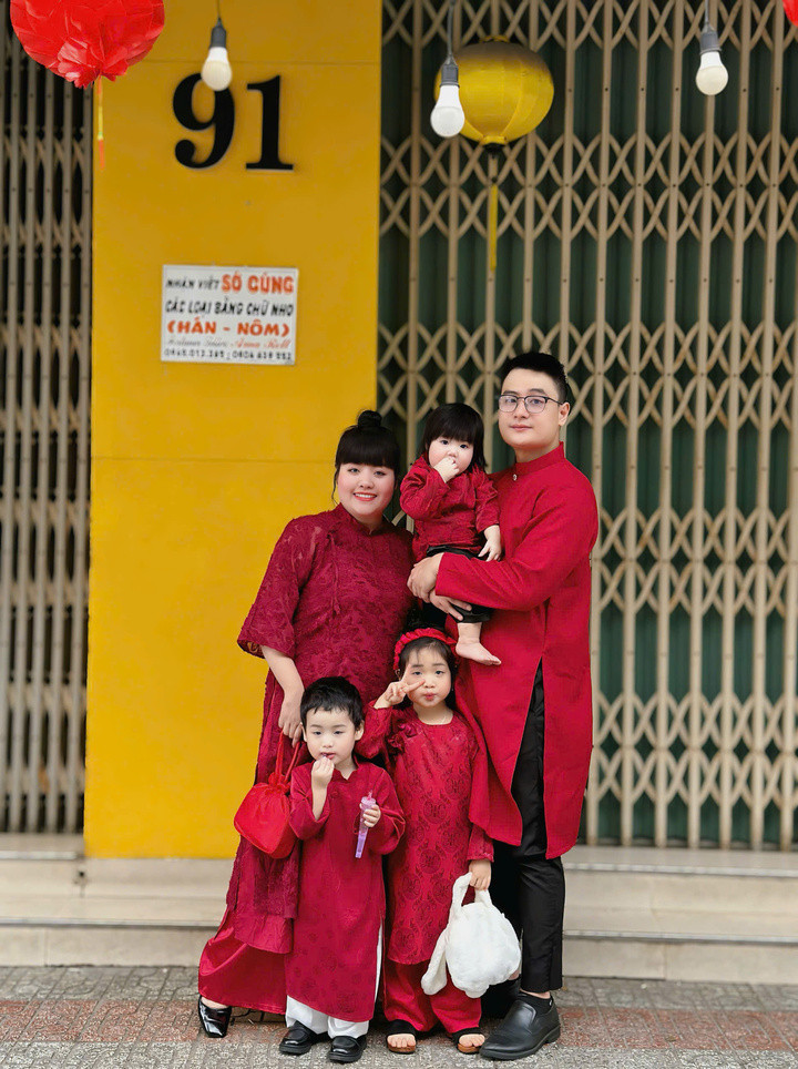 Bảo Ngọc, Nguyễn Phú và 3 con.