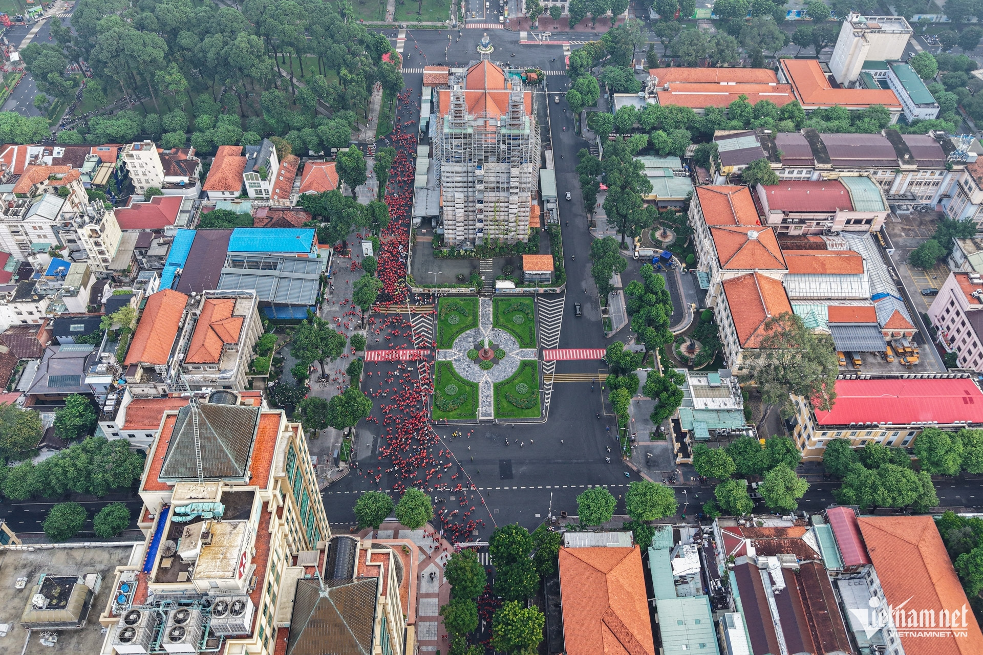 W-cờ đỏ sao vàng TPHCM 10.jpg