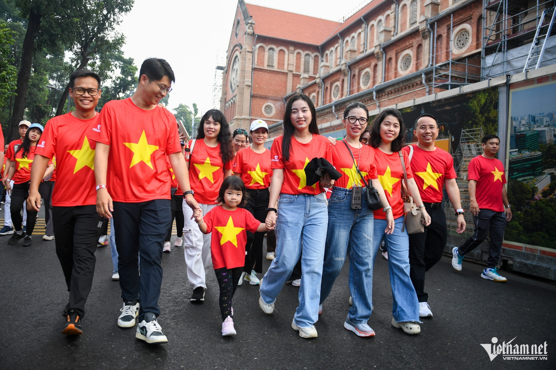 W-cờ đỏ sao vàng TPHCM 29.jpg