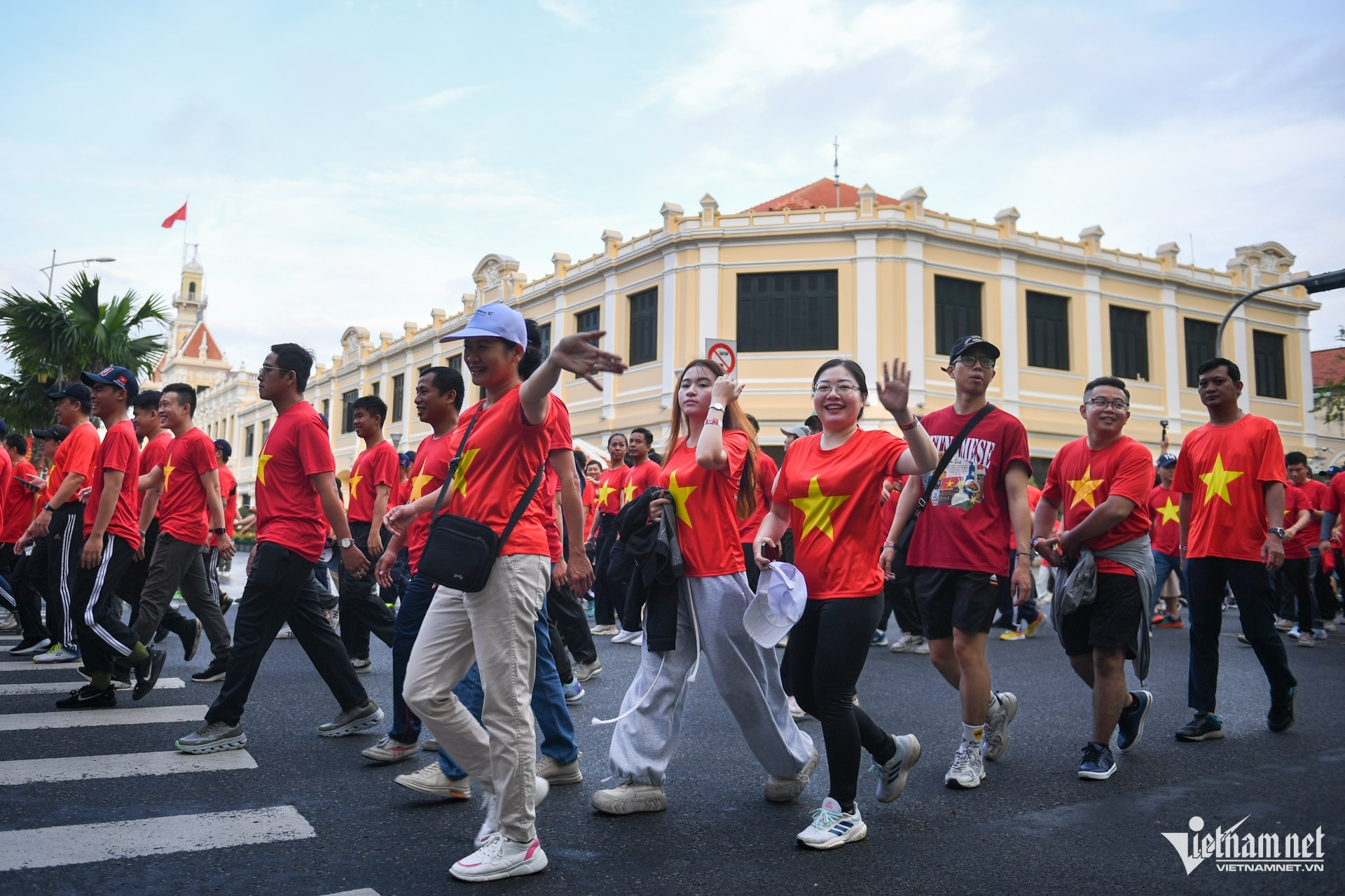 W-cờ đỏ sao vàng TPHCM 4.jpg