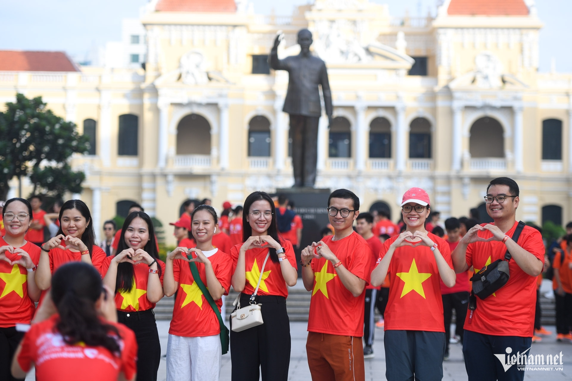 W-cờ đỏ sao vàng TPHCM 21.jpg