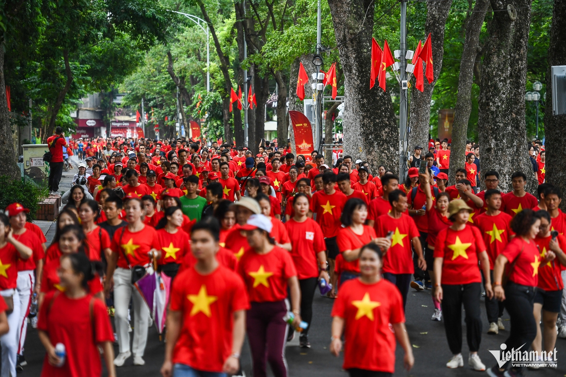 W-DI BO HOAN KIEM TRAN DUC ANH 12.jpg