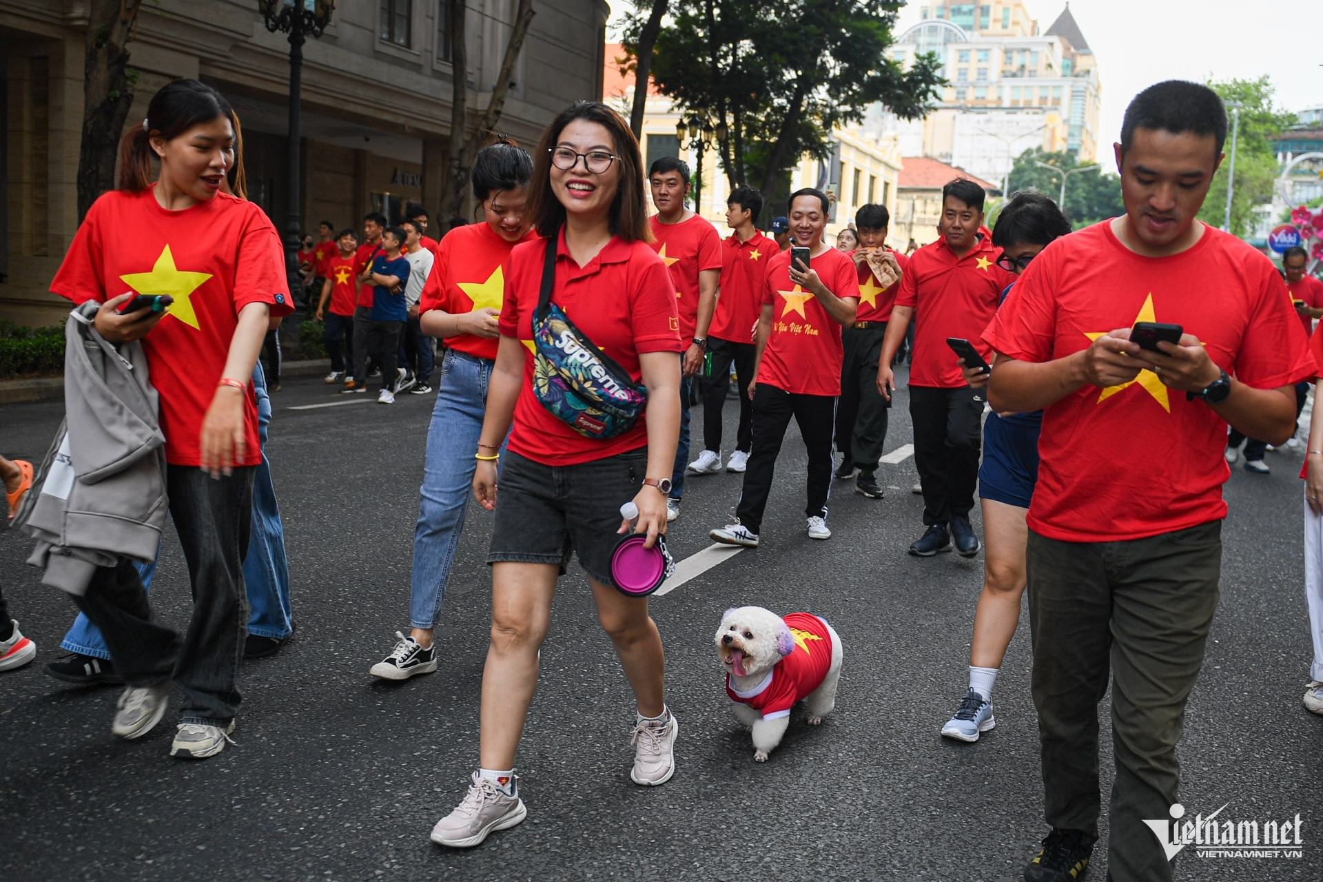 W-cờ đỏ sao vàng TPHCM 12.jpg