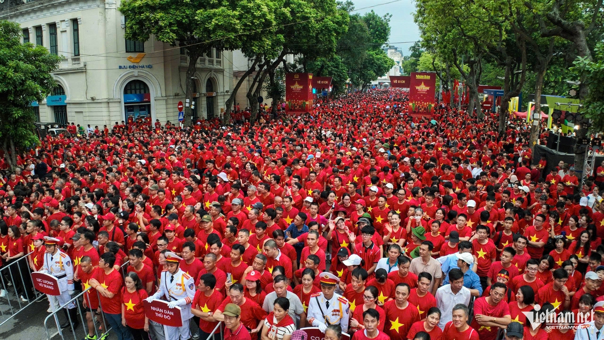 W-di bo   quoc khanh 3.jpg