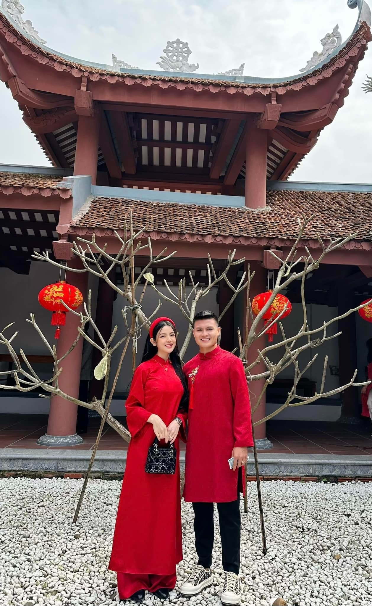 Hé lộ số tiền khủng vợ chồng Quang Hải ủng hộ người dân Cuba