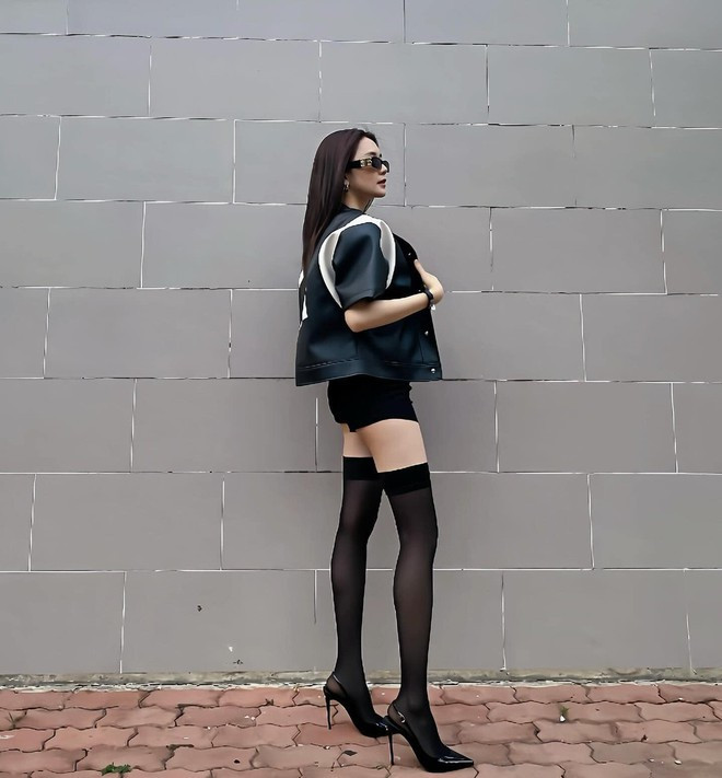 Vắng bóng showbiz Thiều Bảo Trang vẫn nổi bật nhờ gu thời trang hiện đại