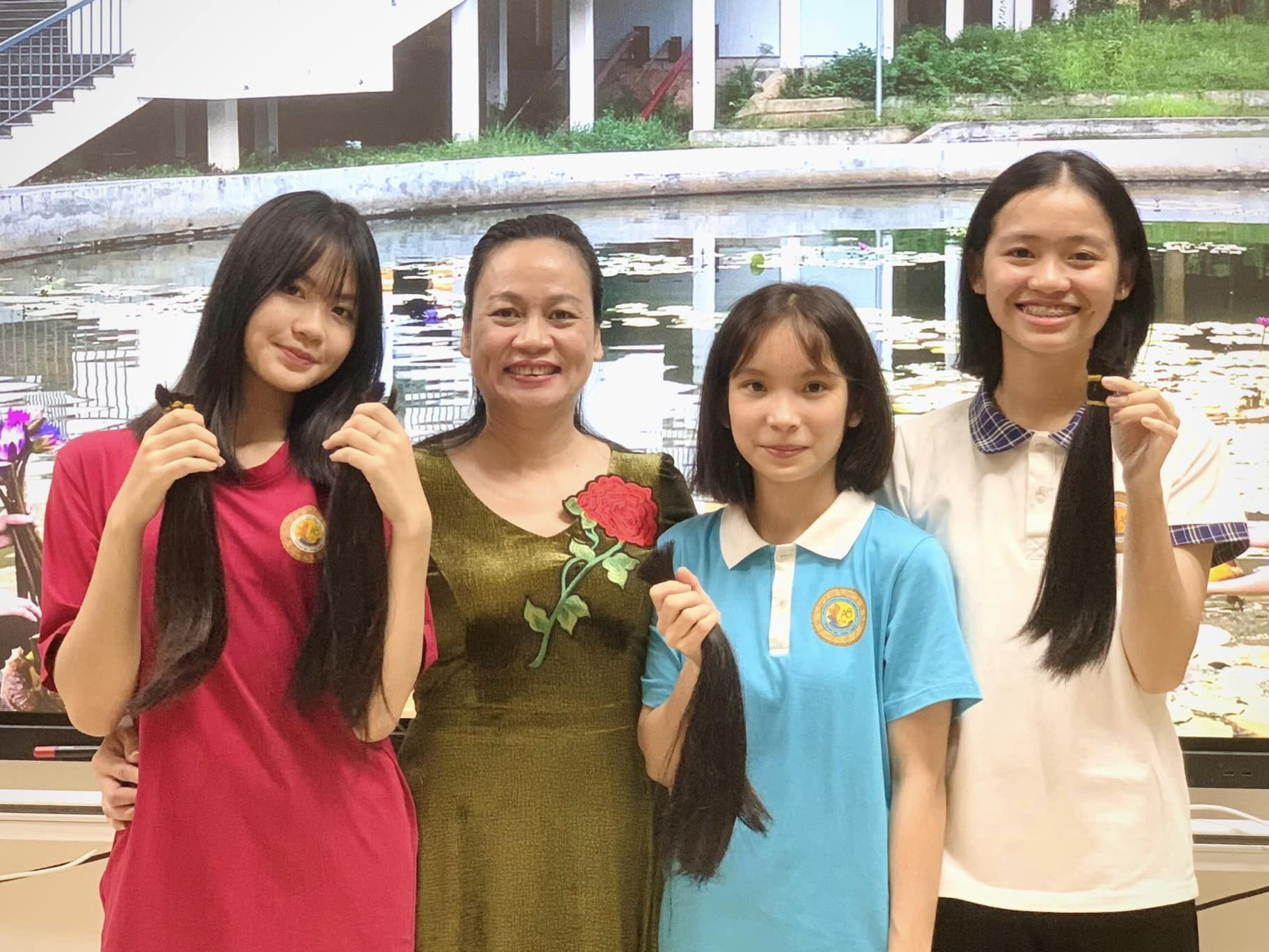 Nữ chiến sĩ khối Cảnh sát đặc nhiệm gây sốt với clip hiến tóc hút triệu lượt xem - Ảnh 3.