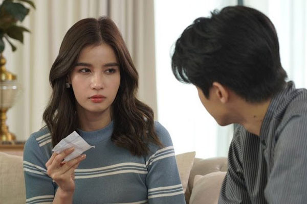 Nhà còn đi thuê đến cuối tháng nhìn số nợ mua sắm từ thẻ tín dụng của vợ mà giật mình